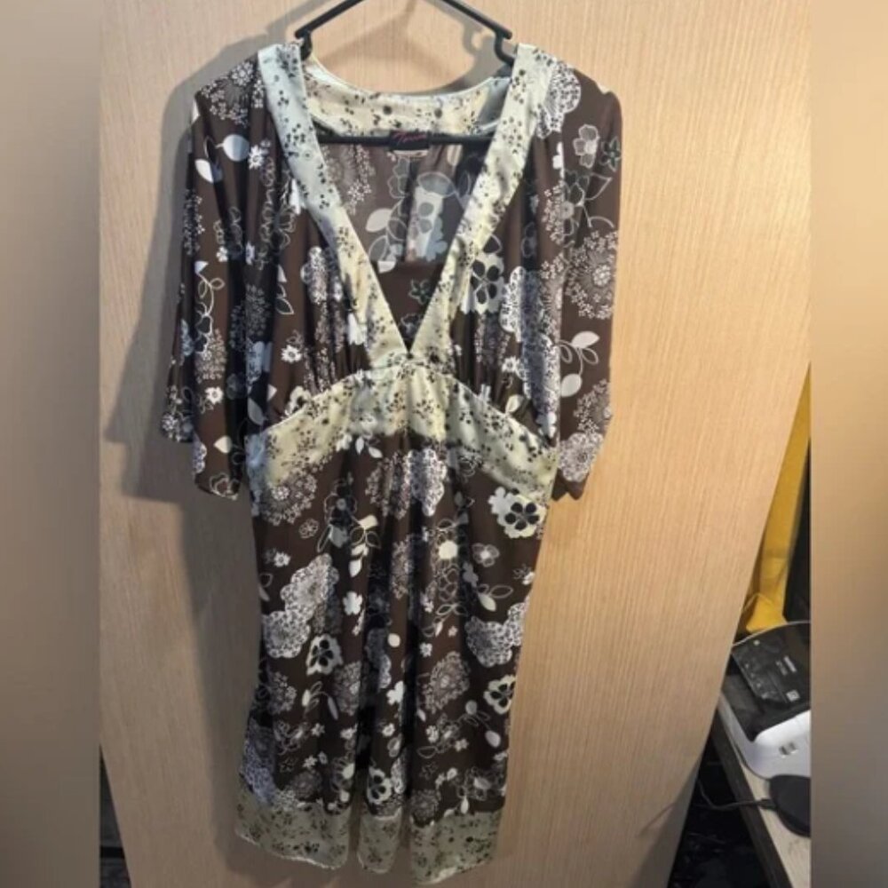 Torrid Brown and Cream Floral V-Neck Tie Waist Dress Size 22